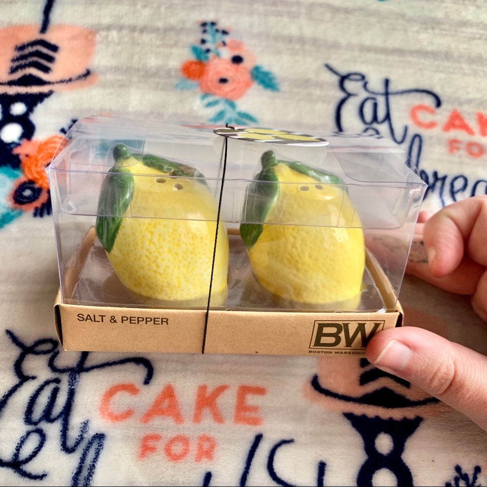 1 LEFT! 🍋 Yellow Lemon Salt & Pepper Shakers 🍋 - Picture 2 of 7
